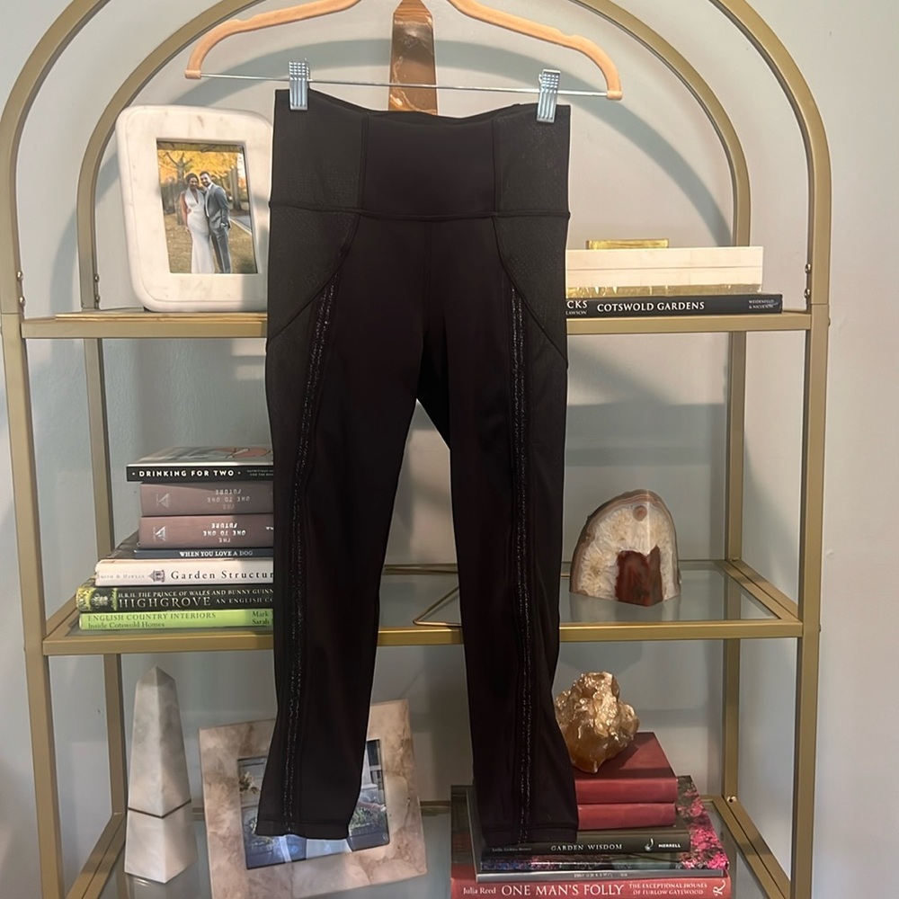 Lulu lemon leggings size 4 great condition.